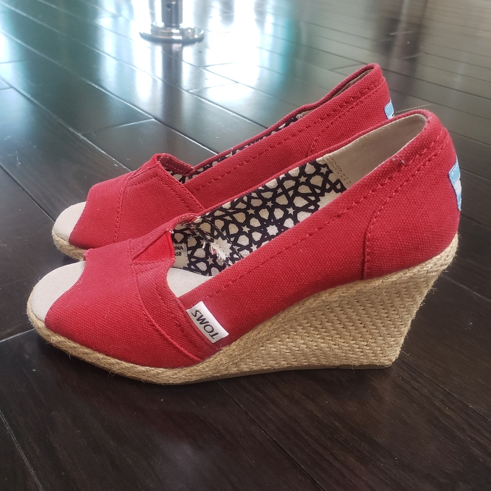 Toms Red Wedges